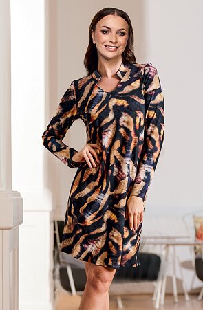 Elegantní černé dámské šaty béžovohnědým vzorem a dlouhými rukávy 7017